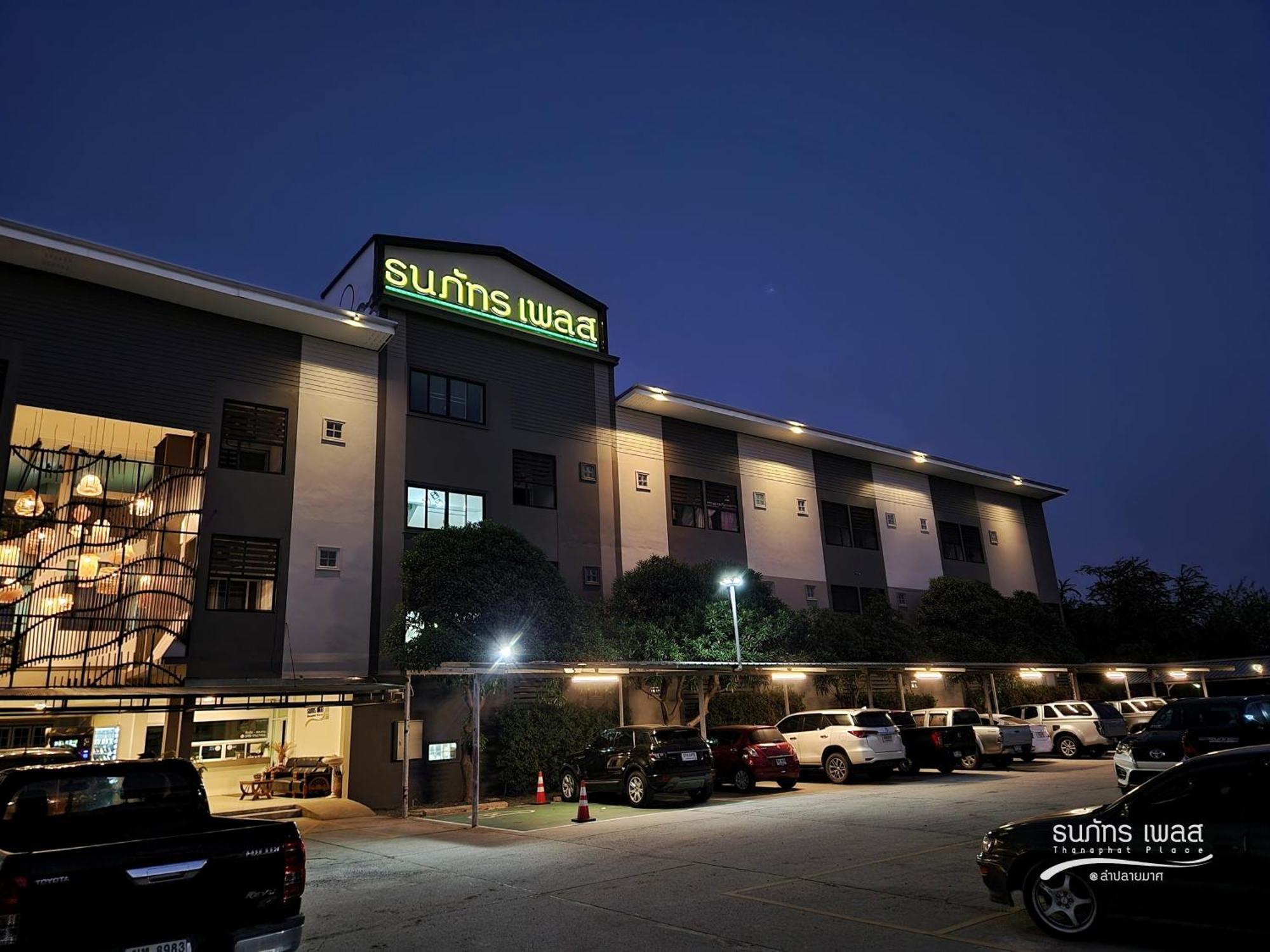 Thanaphat Place Buriram Exterior foto